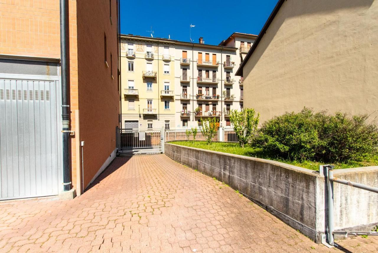 Come Casa Like Home Apartment With Parking 都灵 外观 照片